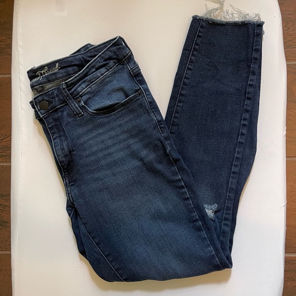 Universal Thread Distressed Jeans - Picture 7 of 9